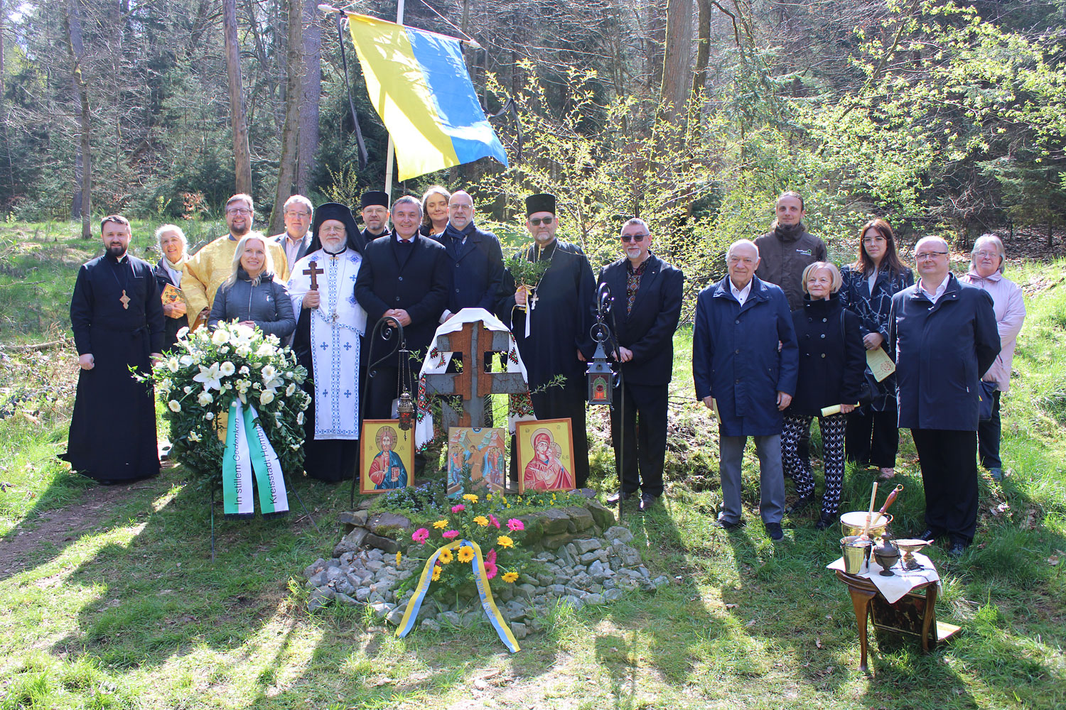 Bei der feierlichen Einweihung des ostkirchlichen Kreuzes