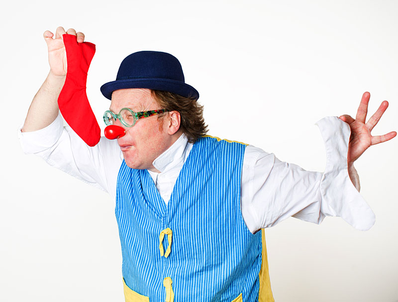 pressefoto clown lolek lolek raeumt auf