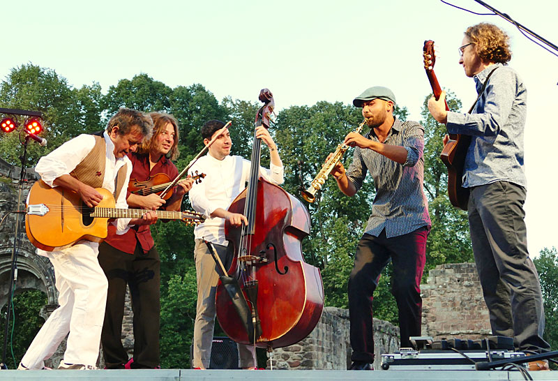 absinto orkestra pressefoto sebastian dingler Bild 1