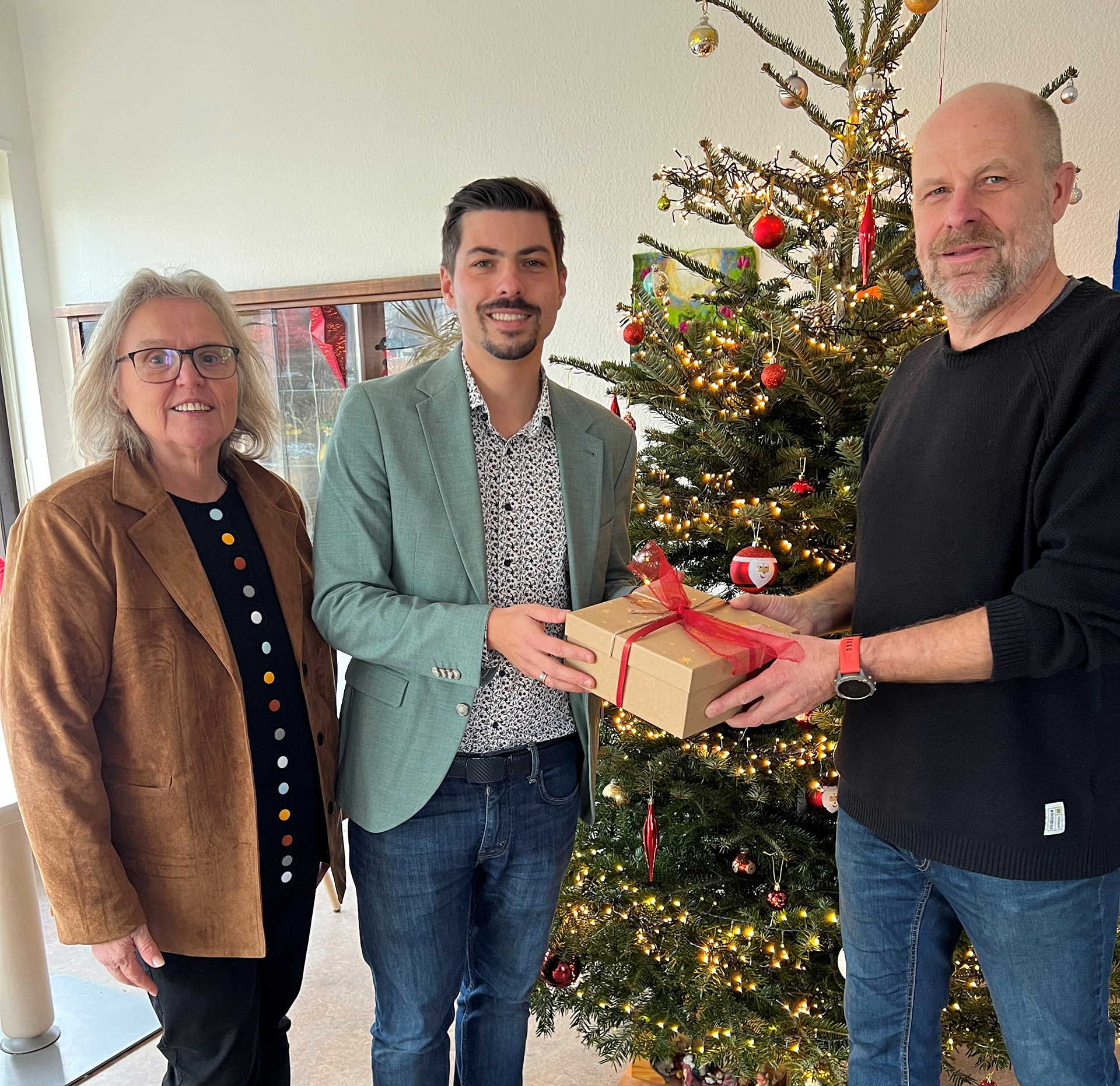 Vorweihnachtliche Gutscheinübergabe im Café Goethe