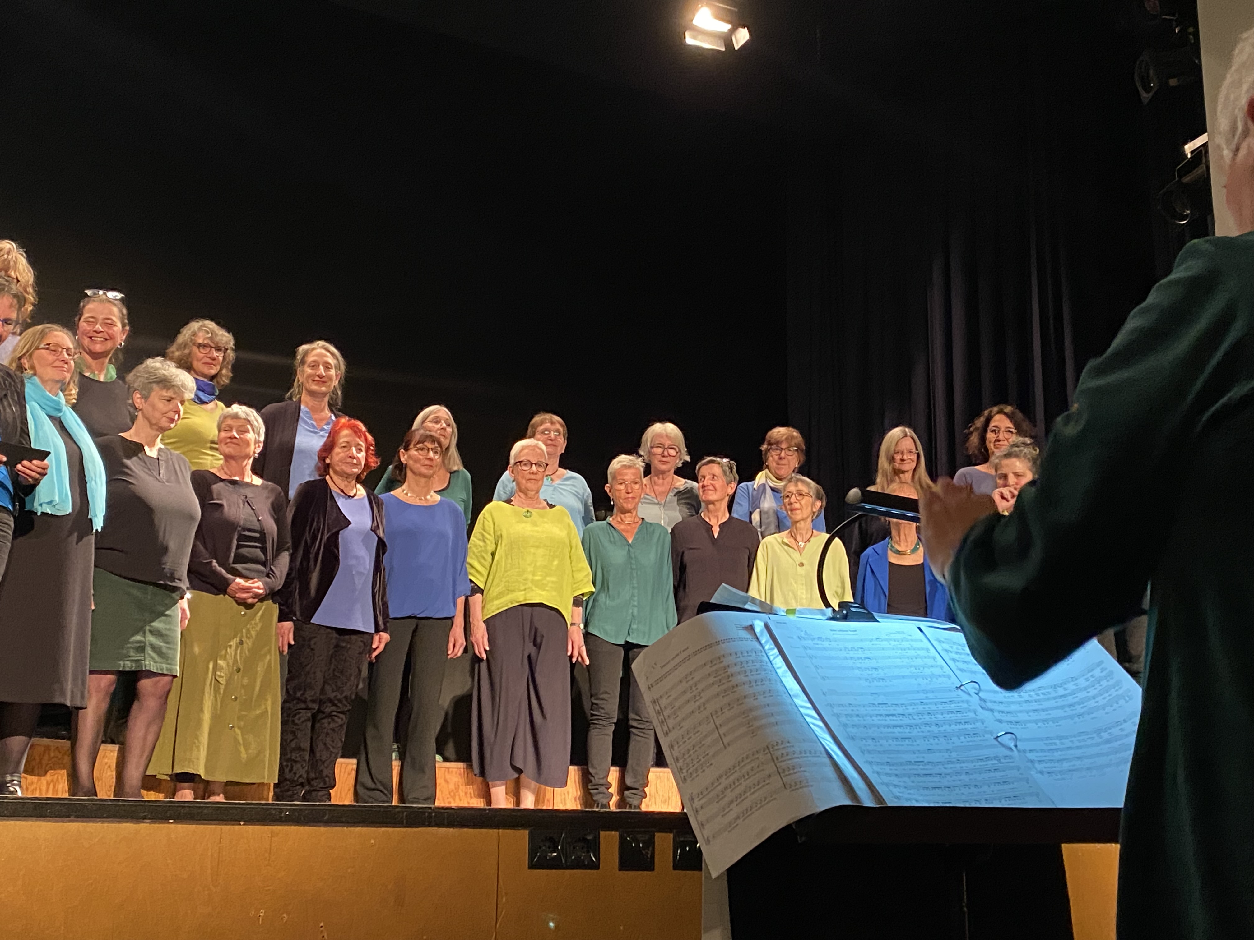 Musikalische Solidaritätsbekundung mit Frauen in der ganzen Welt